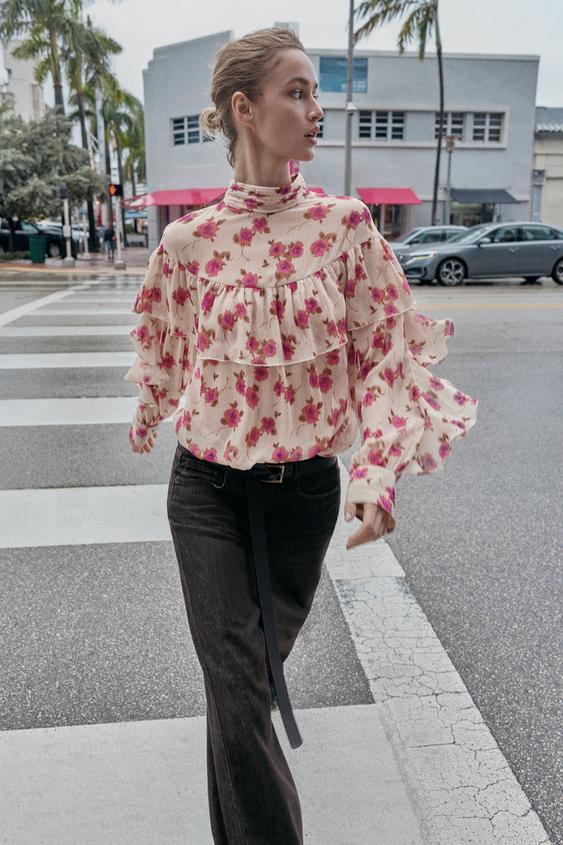 BLUSA ESTAMPADA VOLANTES